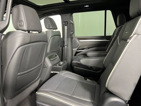 Used 2025 Cadillac Escalade Premium Luxury image 27