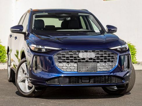 Certified 2025 Audi Q5 Premium Plus w/ Premium Plus AWD/4WD image 4