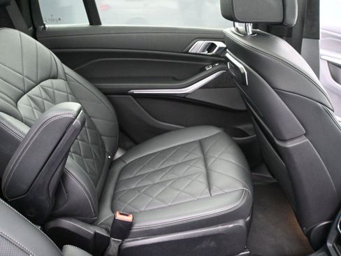 Used 2023 BMW X7 xDrive40i w/ Executive Package image 21