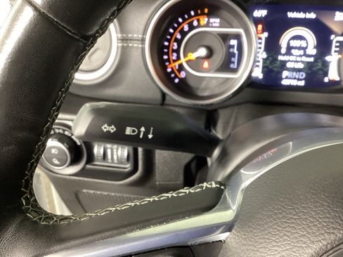Used 2020 Jeep Gladiator Overland w/ LED Lighting Group AWD/4WD image 19