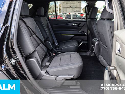 Used 2025 Chevrolet Traverse LT w/ Enhanced Driving Package image 25