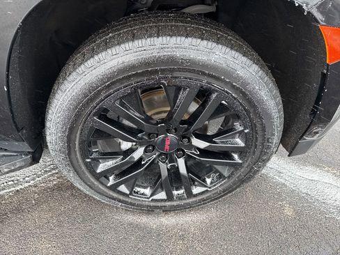 Used 2023 GMC Yukon SLE w/ Gmc Pro Safety Plus Package image 26