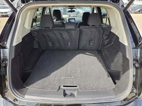 Used 2025 Nissan Rogue SV FWD image 29
