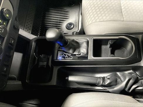 Used 2022 Toyota Tacoma SR image 40
