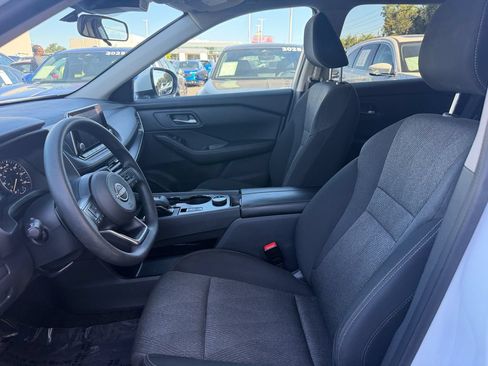 Used 2024 Nissan Rogue SV AWD/4WD image 12