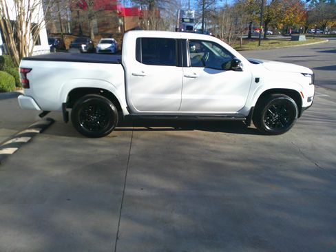Used 2026 Nissan Frontier SV w/ SV Convenience Package image 14