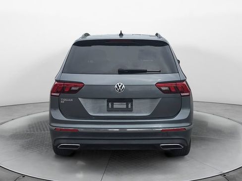 Used 2021 Volkswagen Tiguan SE w/ Panoramic Sunroof Package FWD image 4