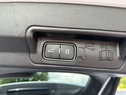 Used 2022 Ford Explorer Limited RWD image 16