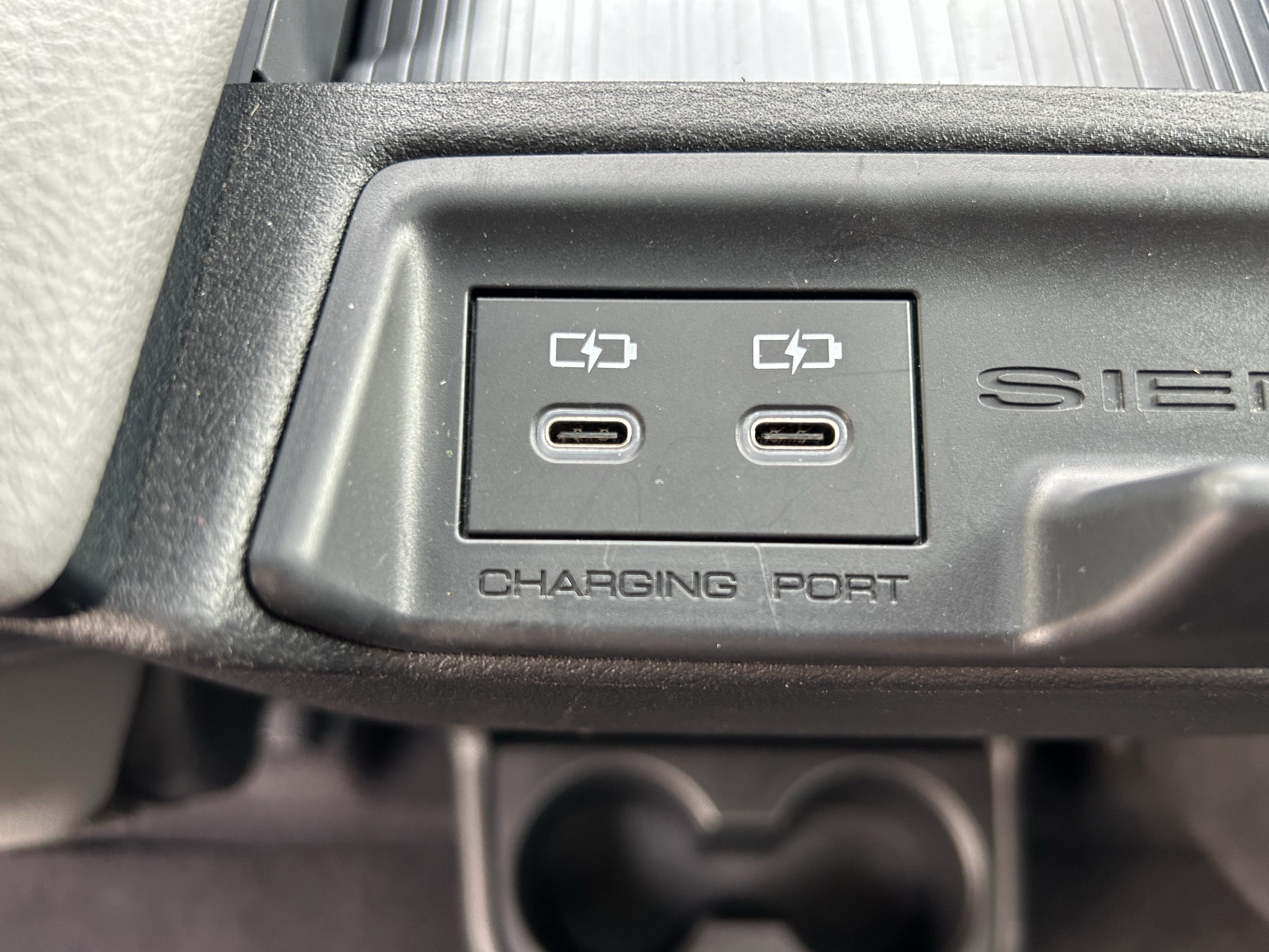 Certified 2025 Toyota Sienna XLE FWD image 24
