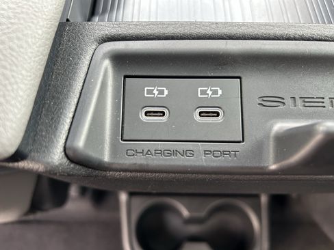 Certified 2025 Toyota Sienna XLE FWD image 24