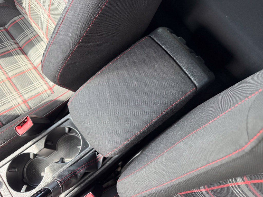 Used 2015 Volkswagen Golf 4-Door FWD image 26