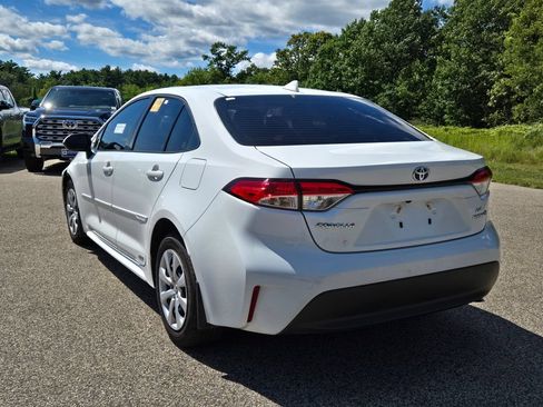 Used 2024 Toyota Corolla LE AWD/4WD image 3