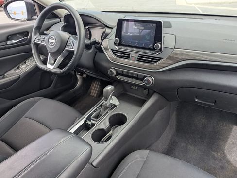 Used 2025 Nissan Altima 2.5 SV FWD image 31