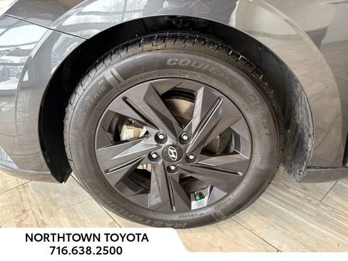 Used 2023 Hyundai Elantra SEL image 29