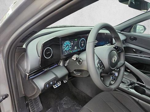 Used 2025 Hyundai Elantra SEL FWD image 3