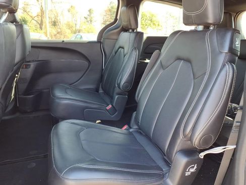 Used 2026 Chrysler Pacifica Select FWD image 6