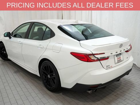 Used 2025 Toyota Camry SE FWD image 3