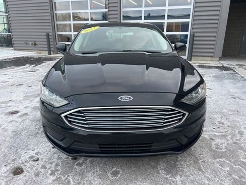 Used 2017 Ford Fusion SE w/ Fusion SE Technology Package image 2