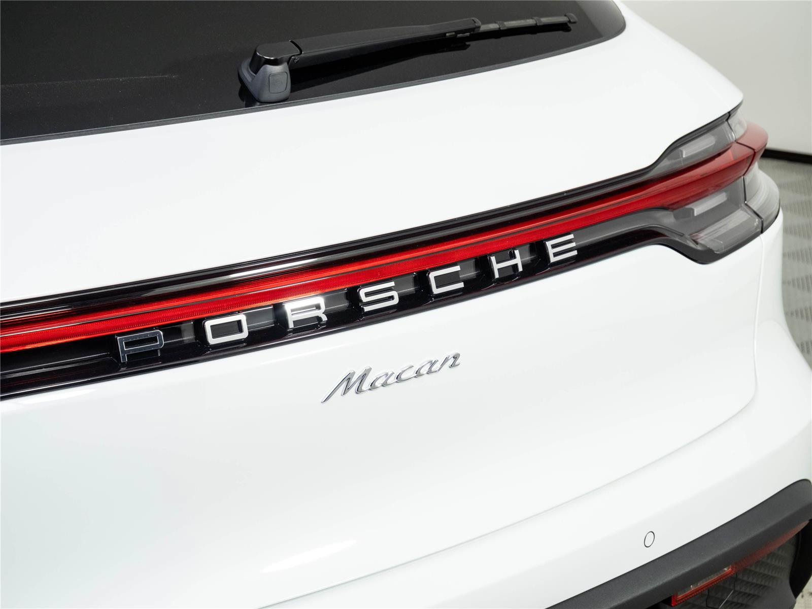 New 2026 Porsche Macan Turbo AWD/4WD image 38