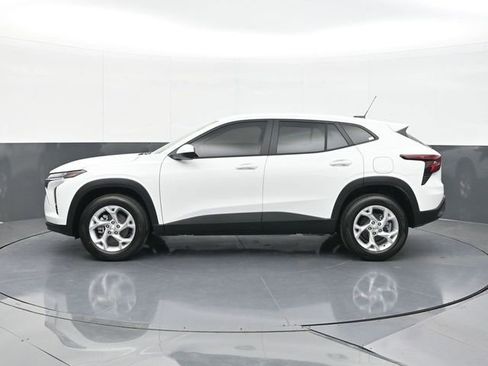 New 2026 Chevrolet Trax LS w/ LS Convenience Package FWD image 8