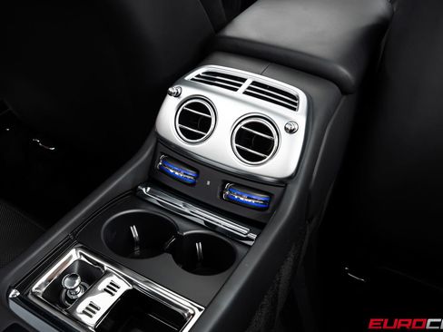 Used 2017 Rolls-Royce Dawn RWD image 40