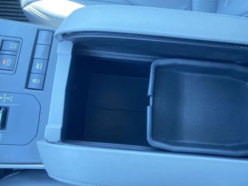 Used 2020 Toyota Highlander LE image 20