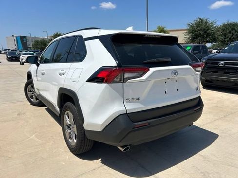 Used 2025 Toyota RAV4 XLE AWD/4WD image 6