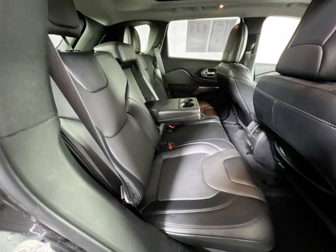 Used 2022 Jeep Cherokee Limited image 26