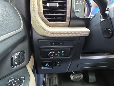 Used 2022 Ford Expedition Limited image 20