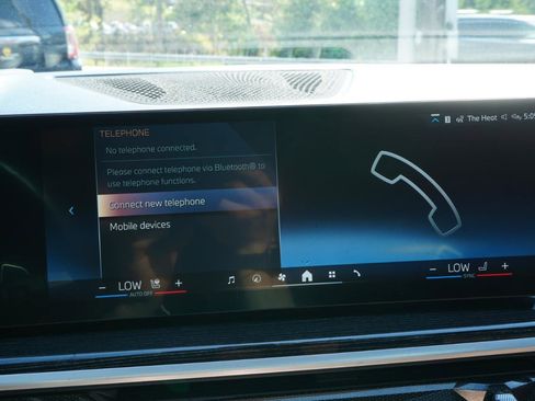 Used 2024 BMW X7 xDrive40i w/ M Sport Package AWD/4WD image 32
