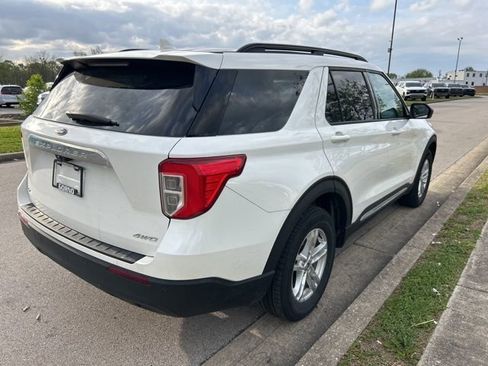 Used 2023 Ford Explorer XLT AWD/4WD image 3