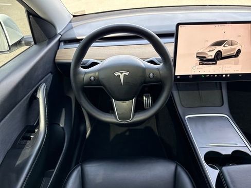 Used 2022 Tesla Model Y Performance AWD/4WD image 16
