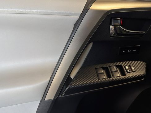 Used 2013 Toyota RAV4 Limited AWD/4WD image 13