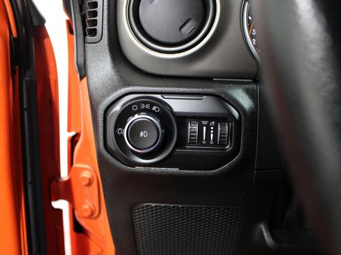 Used 2018 Jeep Wrangler Unlimited Sport AWD/4WD image 5