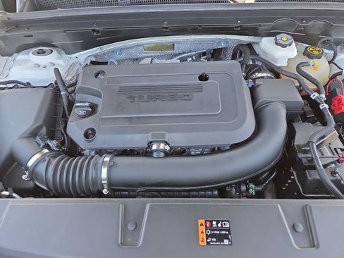 Used 2023 Buick Envision Essence w/ Sport Touring Package AWD/4WD image 17