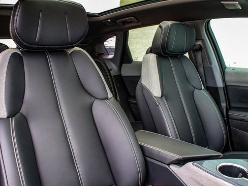 Used 2025 Cadillac Optiq Luxury 1 image 41