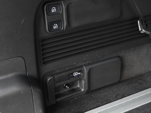 Used 2024 Rivian R1S Adventure image 33