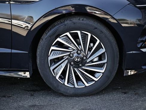 Certified 2025 Hyundai Sonata SEL image 3