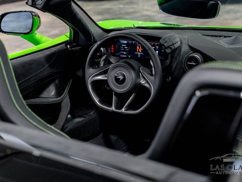 Used 2026 McLaren 750S Spider RWD image 37