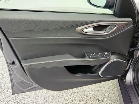 Used 2022 Alfa Romeo Giulia Ti image 11