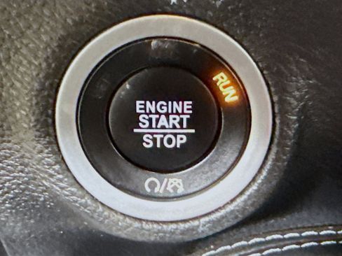 Used 2022 Dodge Challenger SXT image 21