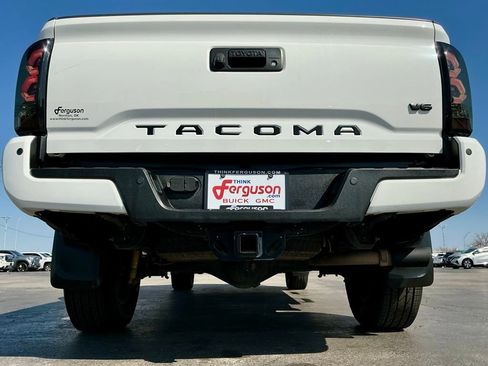 Used 2022 Toyota Tacoma TRD Off-Road w/ Technology Package image 15