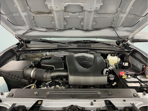 Used 2021 Toyota Tacoma TRD Off-Road AWD/4WD image 19