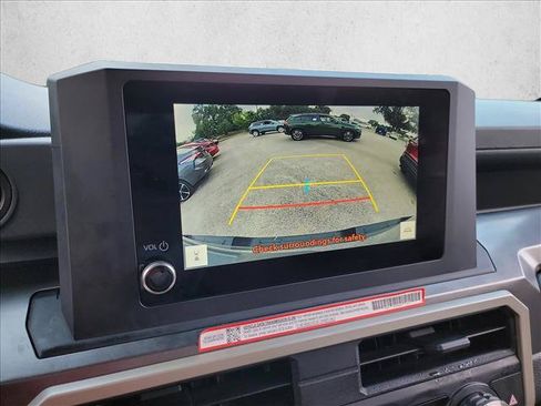 Used 2025 Toyota Tacoma SR5 AWD/4WD image 20