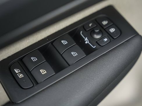 New 2026 Volvo XC40 B5 Ultra w/ Protection Package Premier image 40