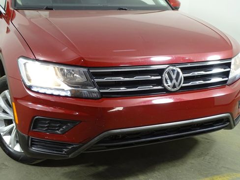 Used 2019 Volkswagen Tiguan SE image 42