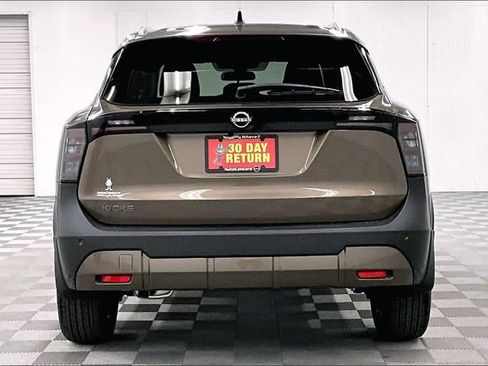 New 2026 Nissan Kicks SV w/ SV Premium Package FWD image 5