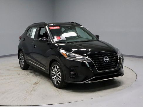 Certified 2023 Nissan Kicks SR image 1