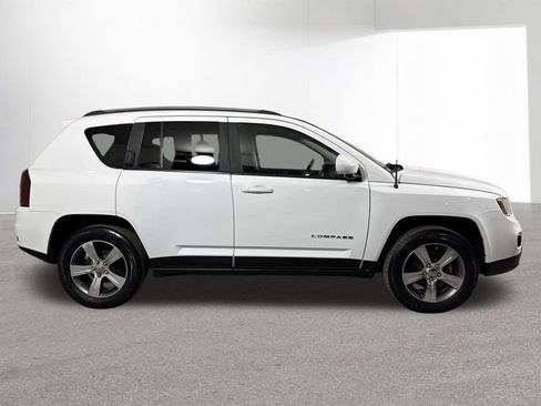 Used 2017 Jeep Compass High Altitude image 33