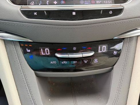 Used 2021 Cadillac XT5 Premium Luxury w/ LPO, Floor Liner Package AWD/4WD image 4